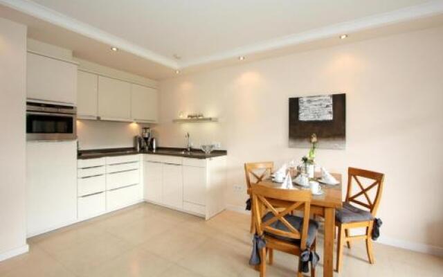 Hues Stroenhafer_ App_ 3