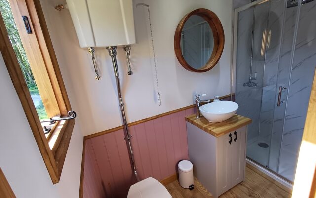 The Heartwood - Luxury Cabin Near York