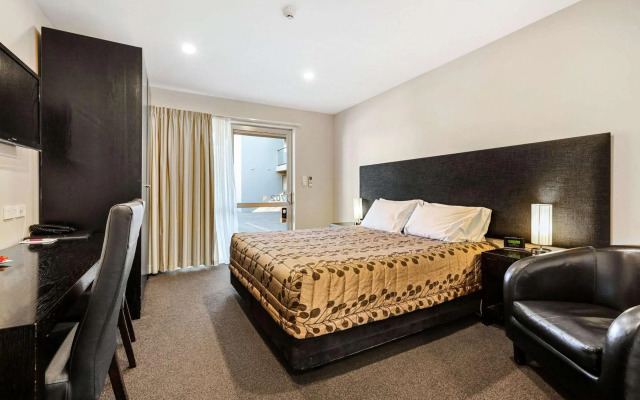 Quality Suites Amore