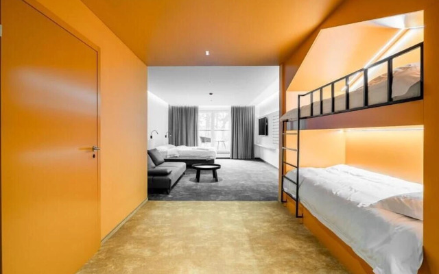ESE  Hotel