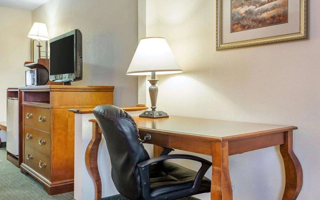 Econo Lodge Inn & Suites Griffin North