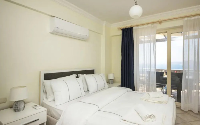 Sleek Flat With Private Beach and View in Milas