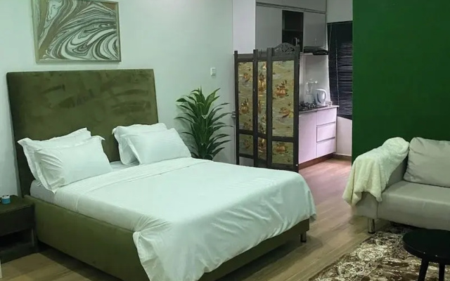 6129 Luxzri Apartment