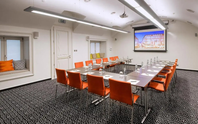 Roset Hotel & Residence