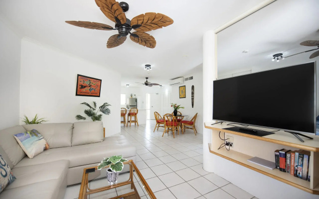 Golden Sands Beachfront Apartment Resort