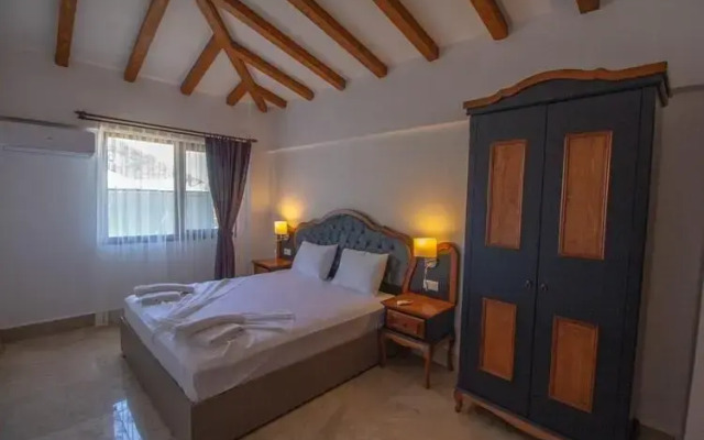 Tarzan Family Hotel