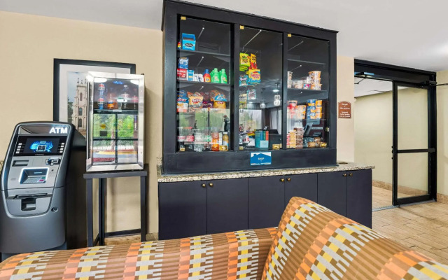 Quality Inn & Suites Columbia