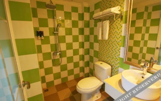 Ruijin Exotic Hotel (Chongqing North Railway Station Store)