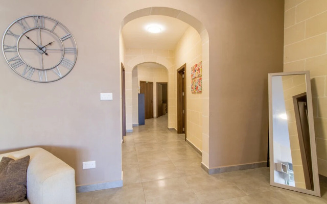 Ta'Siku Gozitan villa + Pool & hot tub