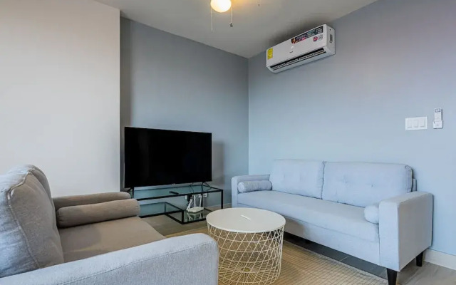 w Comfy 1BR w Perfect Balcony in Casco View