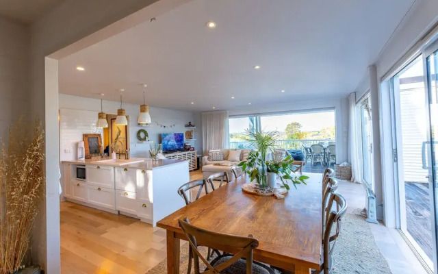 Oriwa Villa Oneroa near Mudbrick