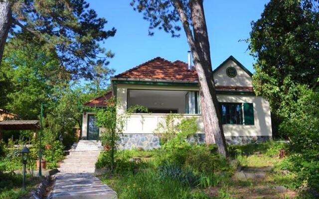 Edit Villa