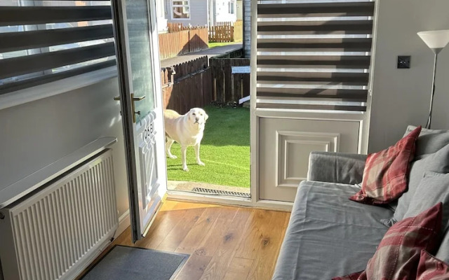 Modern One Bedroom Chalet With Central Heating