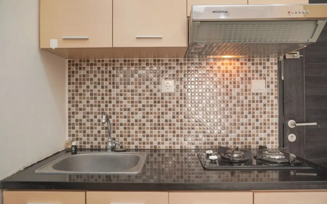 Homey And Warm 1Br Belmont Residence Puri Apartment