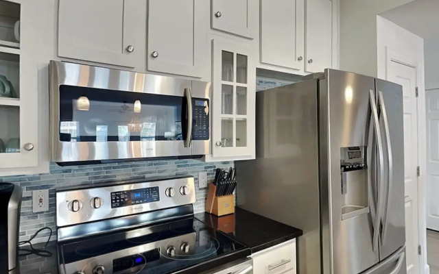 Pavilion Palms #103b