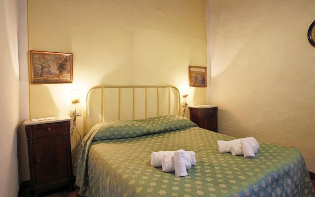 Apartment in a farmhouse with swimming pool