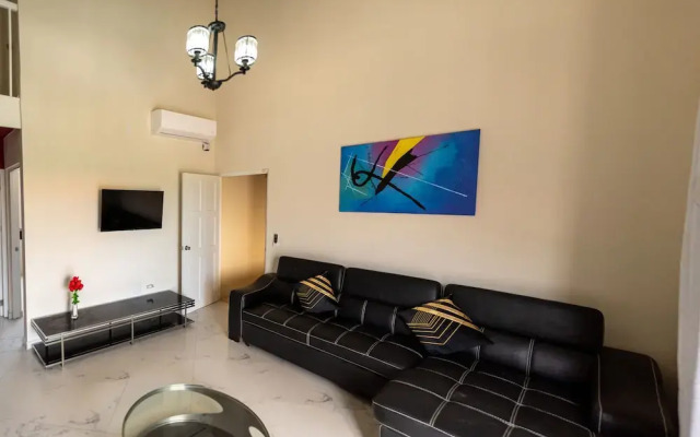 Elegant 2-bedroom Apartment 2 km From Eagle Beach