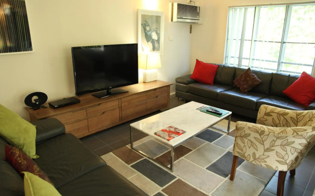 Port Douglas Outrigger Holiday Apartments