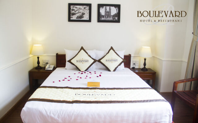 Boulevard Hotel