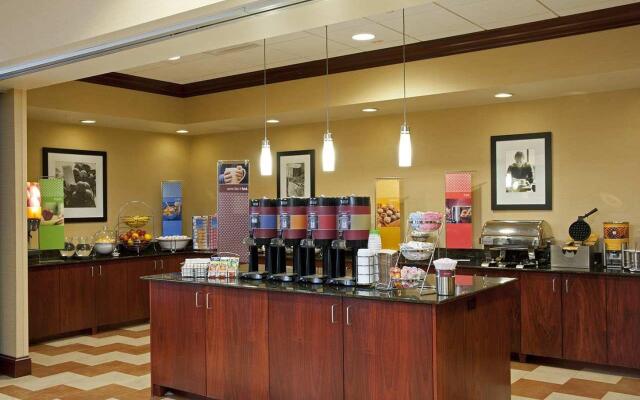 Hampton Inn & Suites Indianapolis-Airport