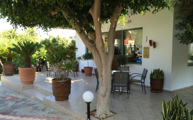Nikolas Villas Apartments