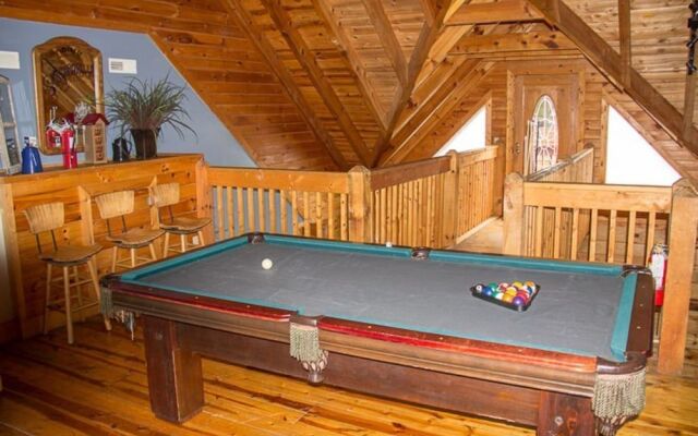 17 Honeysuckle Lodge - 5 Br Cabin