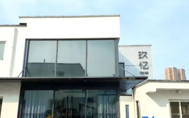 Xinxiang Jiuyi Yaju Hotel (Baicheng University Town)