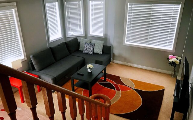 Entire 3 Bedroom Townhouse in Markham