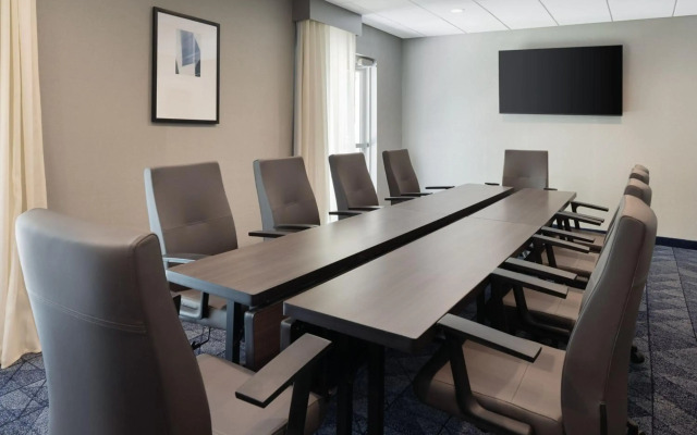 Courtyard by Marriott Edison Woodbridge