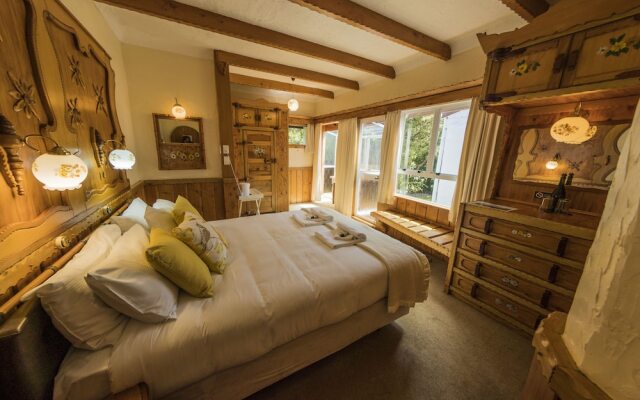 Dawson Falls Mountain Lodge