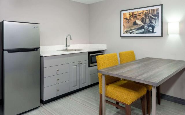 Hampton Inn & Suites Kansas City-Country Club Plaza