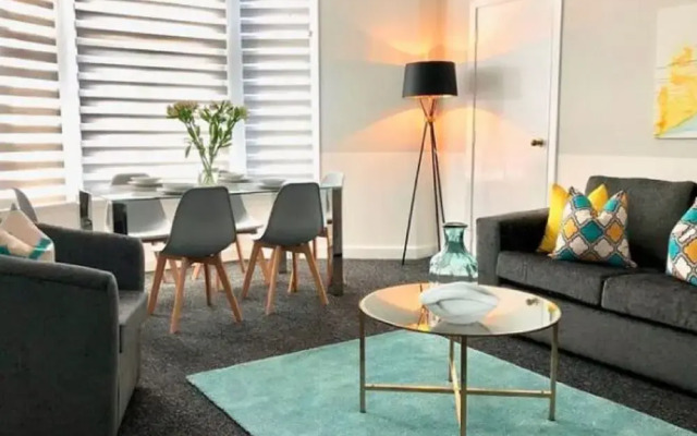 Modern Apartment In Glasgow With Terrace