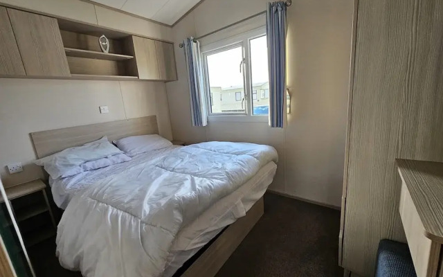 2 Bed Caravan Leanne Centeal Heated