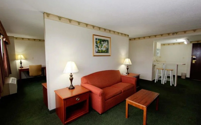 DoubleTree by Hilton Clarksville Riverview