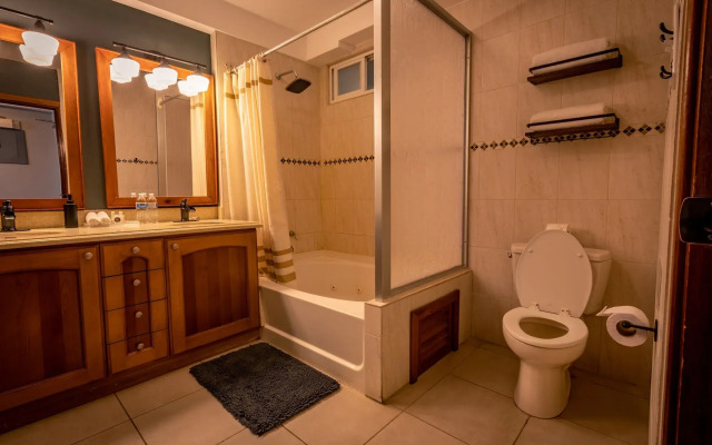 Tropical Suites Hotel