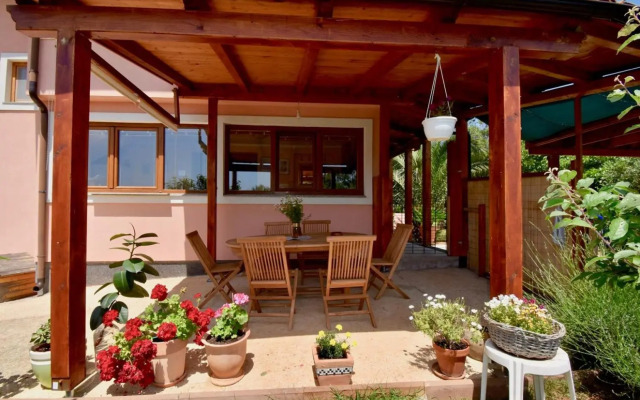 Relaxing holiday house with terrace sea view