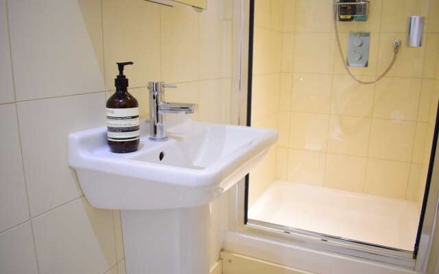 1 Bedroom Flat With Patio in Battersea