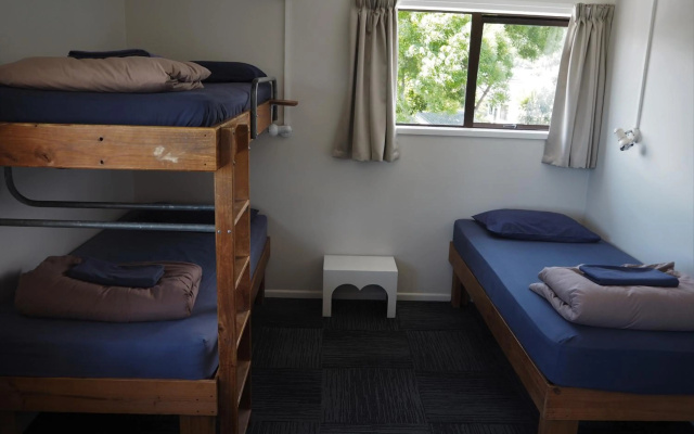 Tasman Bay Backpackers – Guest Rooms – Nelson