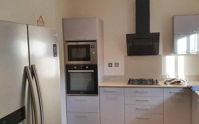 Pereybere Apartment-Lovely 3- bedroom rental unit