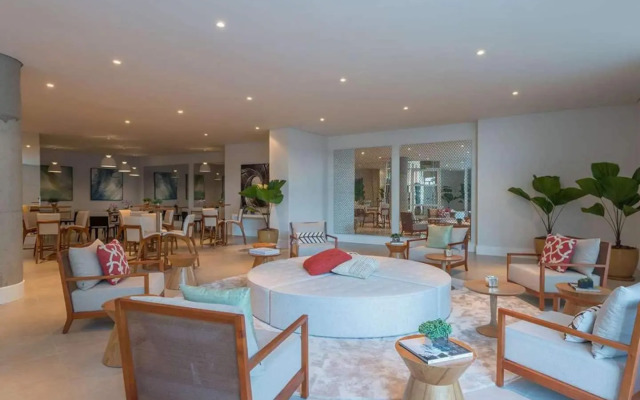 Condomínio de Luxo em Frente à Praia (novinho)