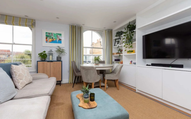 Spacious 3 Bedroom in Notting Hill With Balcony