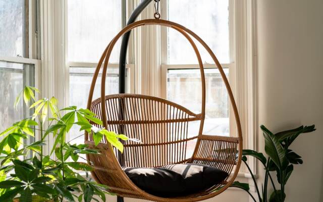 NEW Luxe Pet Friendly Free Parking Downtown