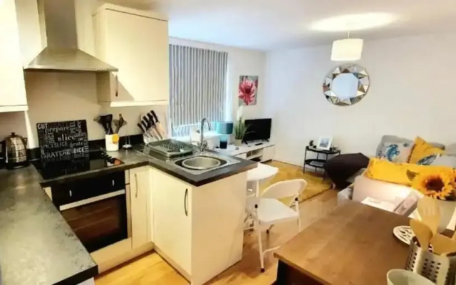 2bdr- sea Breeze - Family Friendly- Parking-int