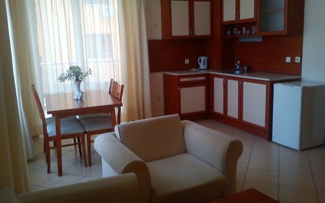Megas Apartments