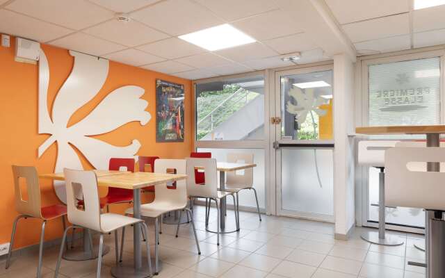 Première Classe La Ville-Du-Bois