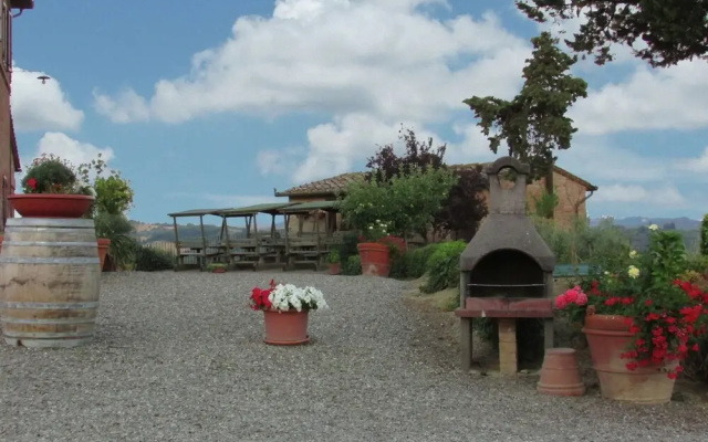 Child-friendly Farmhouse in Buonconvento with Swimming Pool