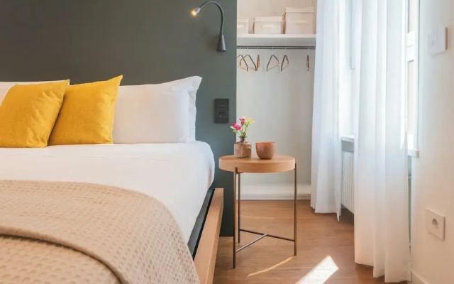 Como Volta Square With Terrace by Rent all Como