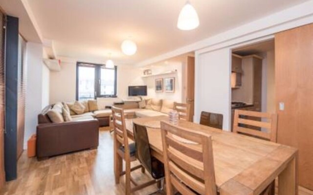 2 Bedroom Apartment Off Royal Mile