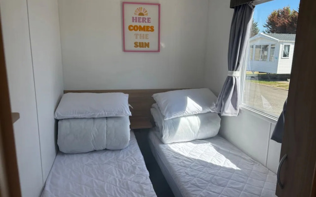 Robin Hood 3-bed Caravan, Sleeps 8, Pet Friendly