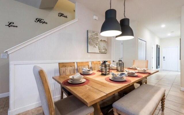 4899ct - Storey Lake 5 Bedroom Townhouse